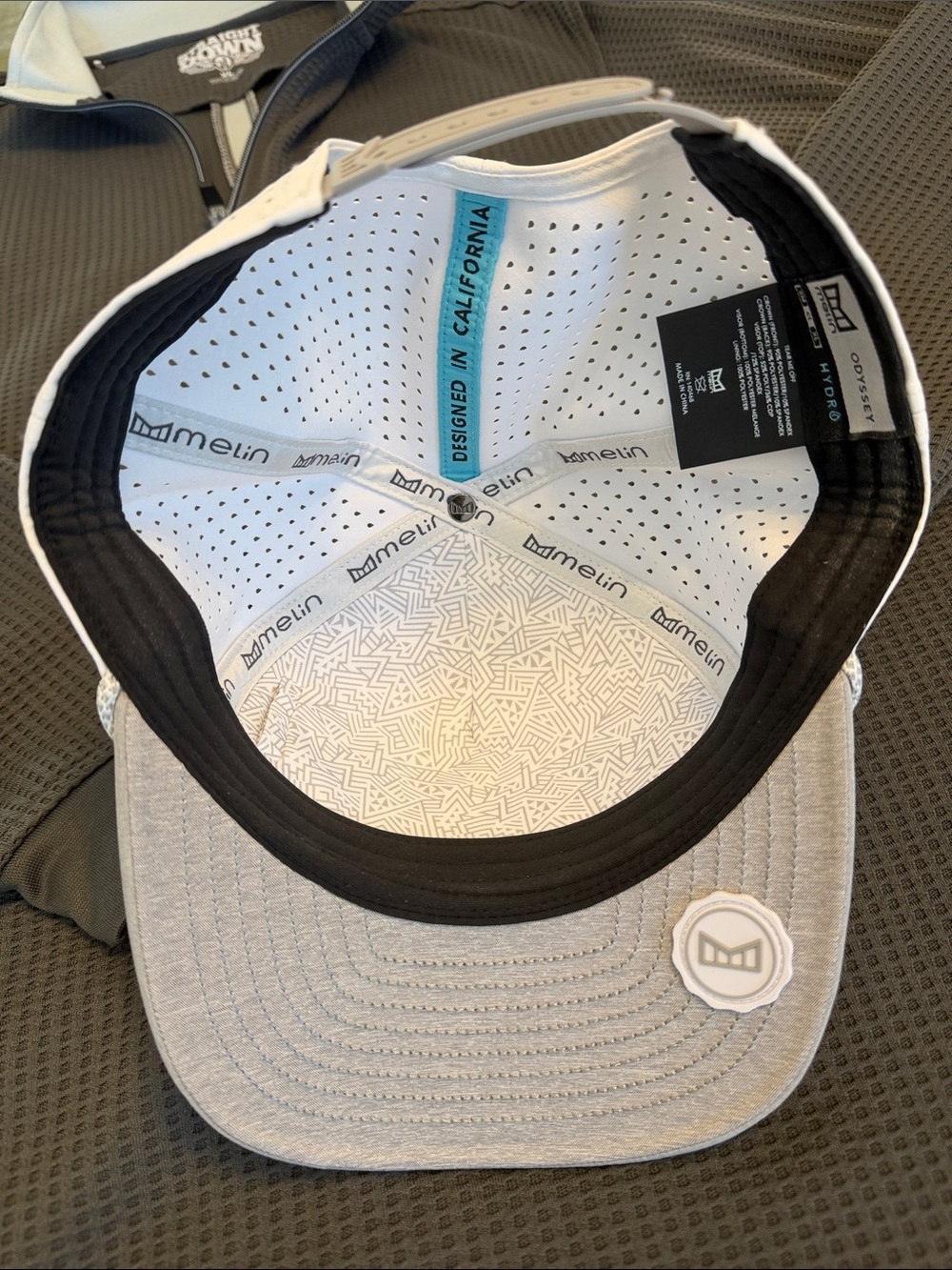 GOLF BUNDLE - BLACK DESERT 
Straight Down 1/4 Zip Pullover & Melin Odysea Hat - Picture 5 of 5